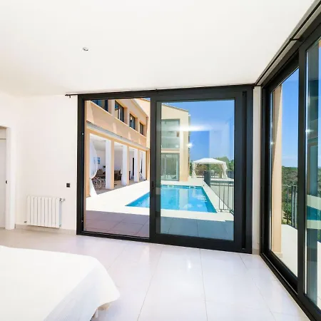 Holiday Suites Mas Nou