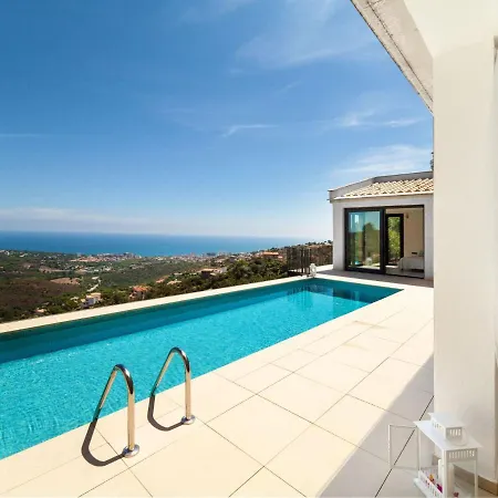 Holiday Suites Mas Nou *