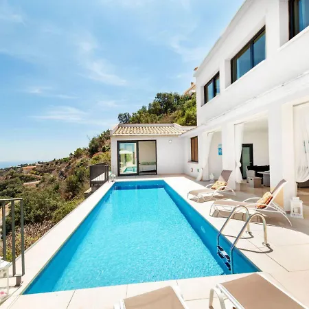 Holiday Suites Mas Nou *